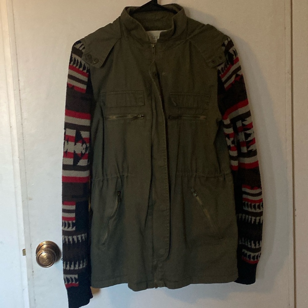 Women's medium olive green utility Jacket with knit Patterned Sleeves
